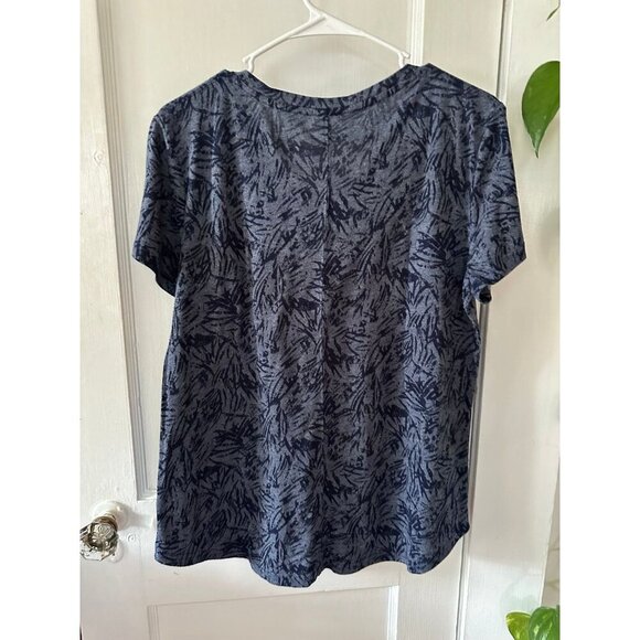 Tek Gear women’s size large DryTek t-shirt - Picture 6 of 7